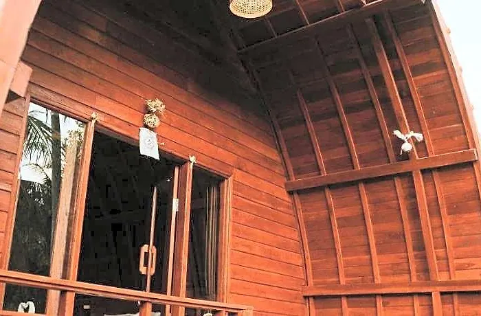 Отель типа "постель и завтрак" Kubu River View Ambengan